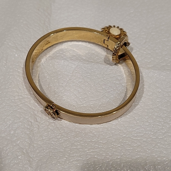 Spartina 449 Flower Charm Oval Hinged Bangle - Picture 2 of 8